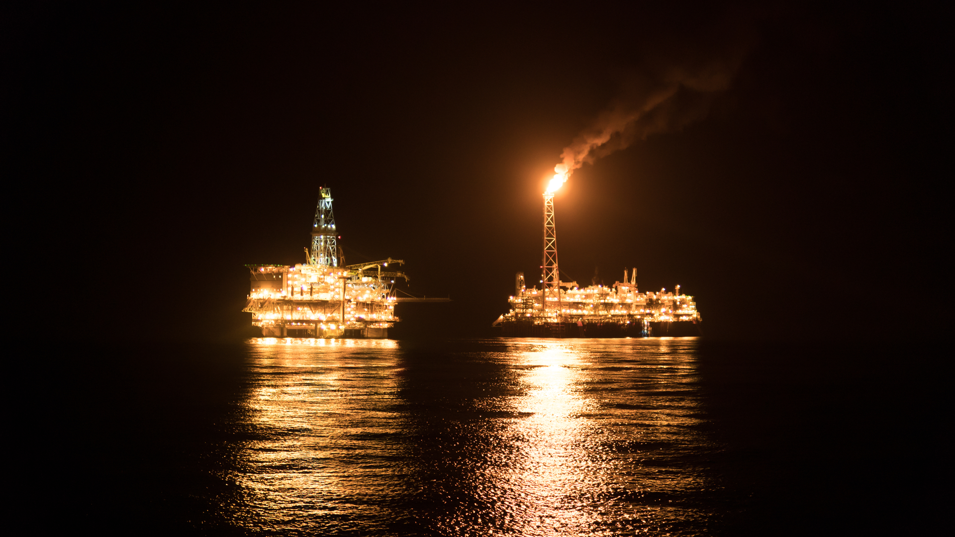 6 Fpso And Platform At Night Dreamstime M 116218789 65045faa0159f
