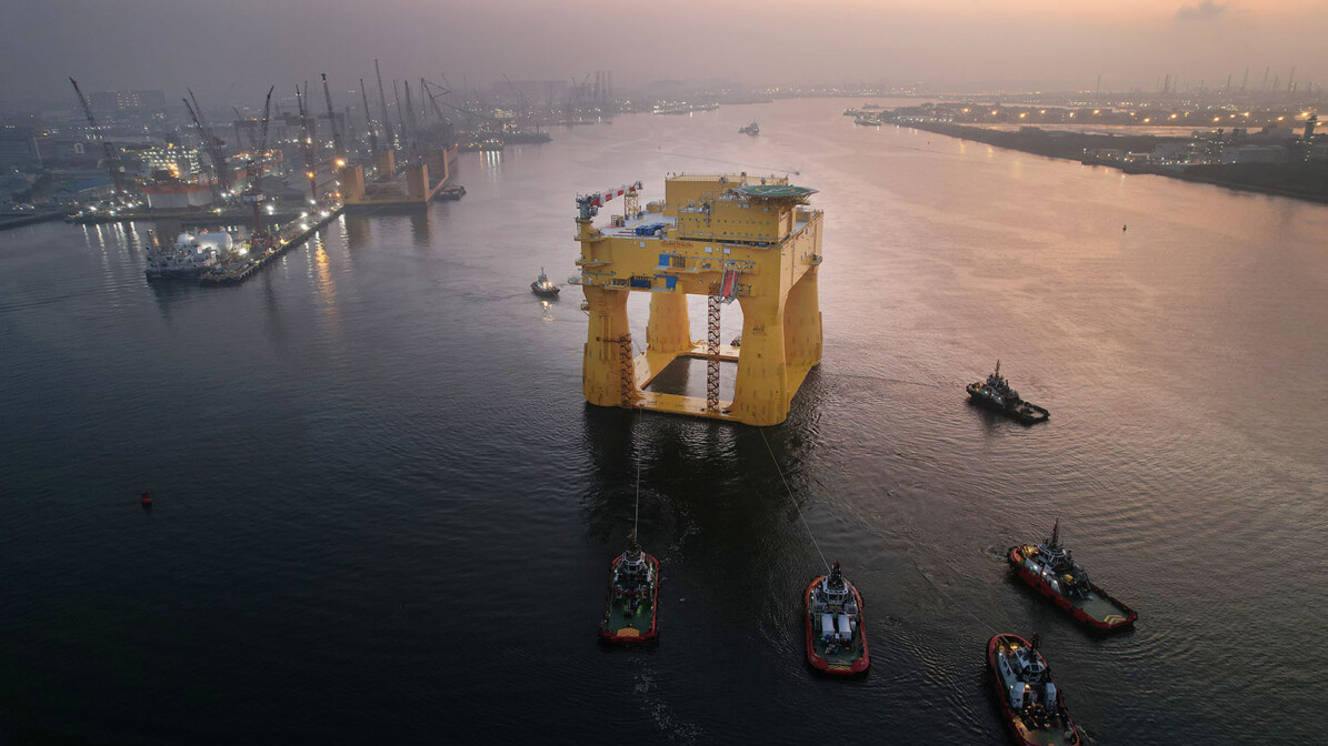 The DolWin epsilon platform embarks upon its sailaway from Singapore.