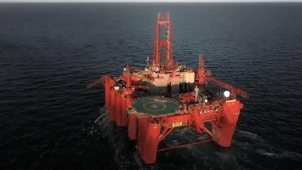 Dolphin Drilling has secured a contract with EnQuest for the Borgland Dolphin semisubmersible.