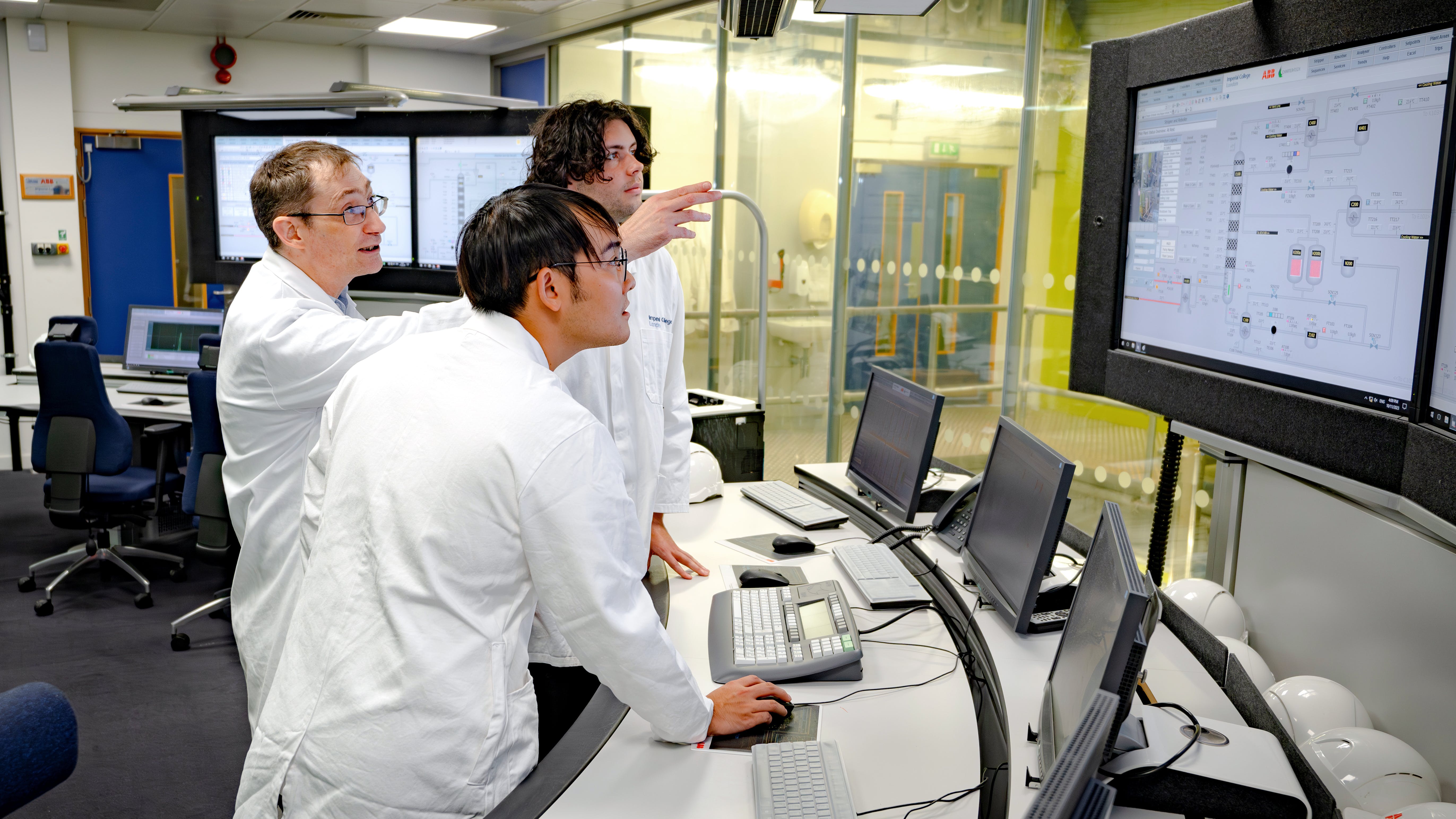 Control room teaching at the ICL carbon capture pilot plant.