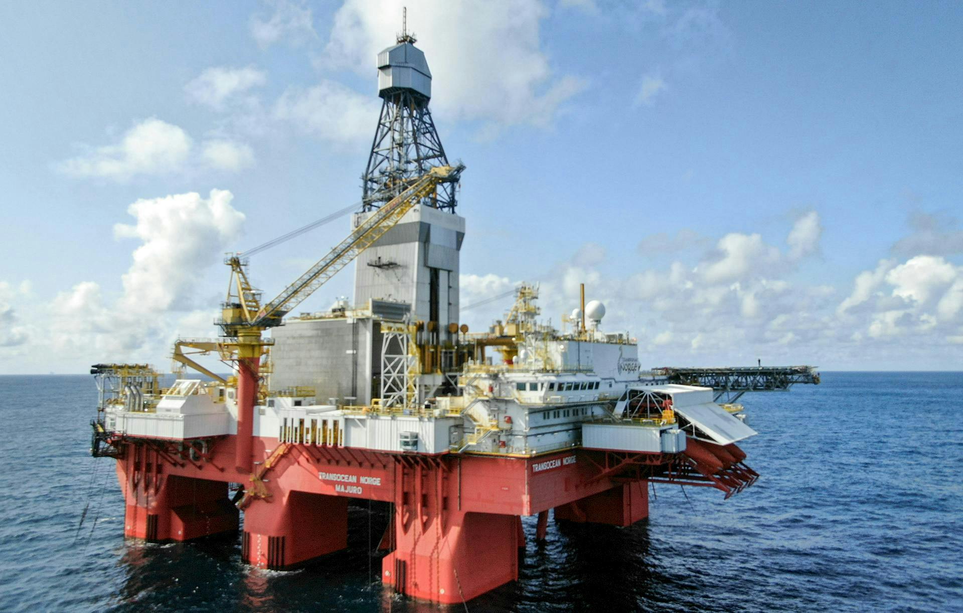 The well was drilled by the Transocean Norge drilling rig. The well was drilled by the Transocean Norge drilling rig.