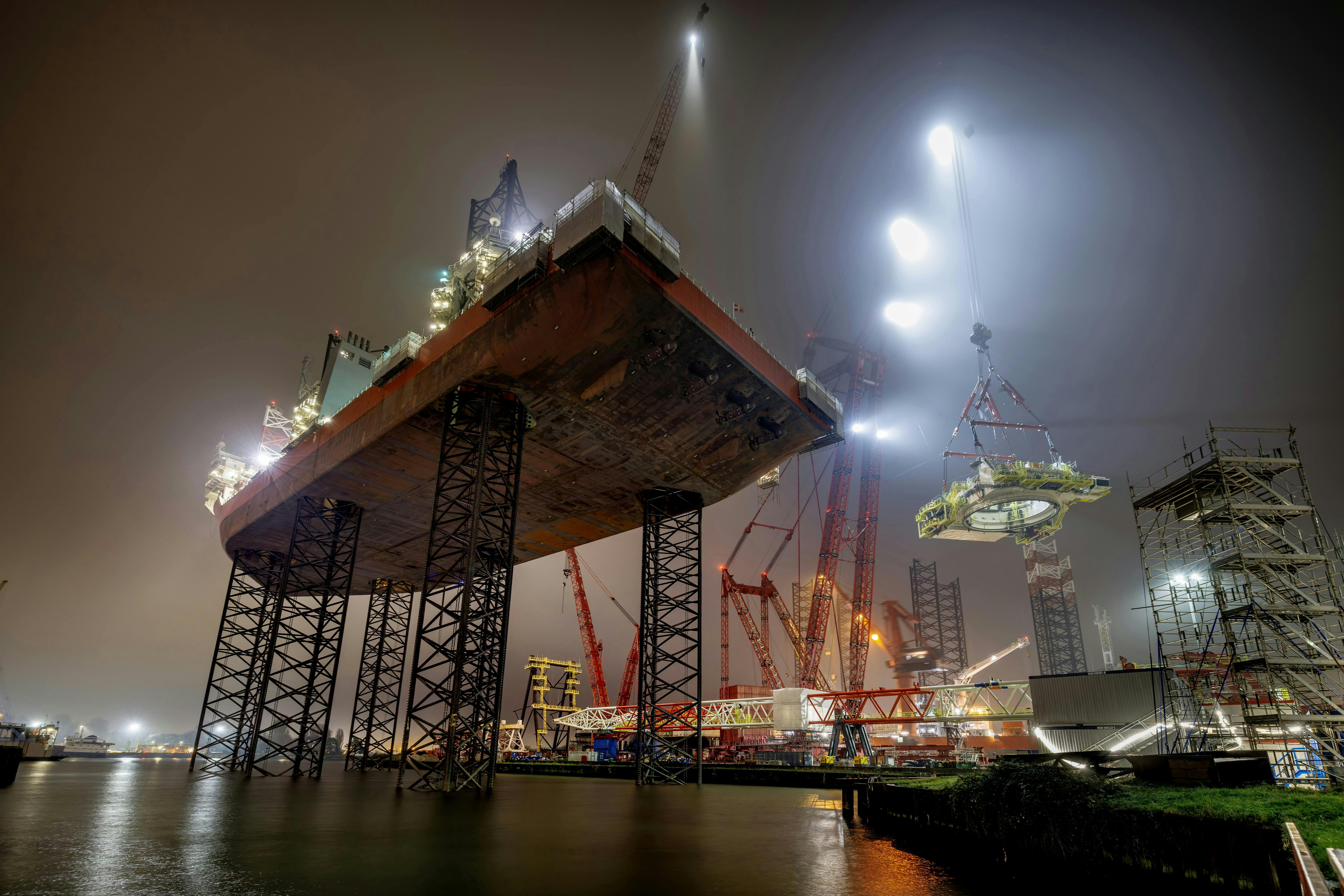 gustomsc_has_contracted_mammoet_1 gustomsc_has_contracted_mammoet_1