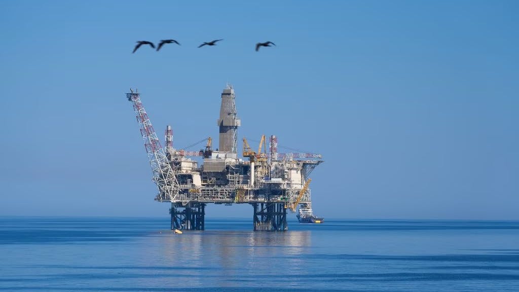 bp has begun oil production from a major new platform offshore Azerbaijan.