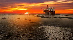 oil_rig_winter_ice_dreamstime_s_66302914