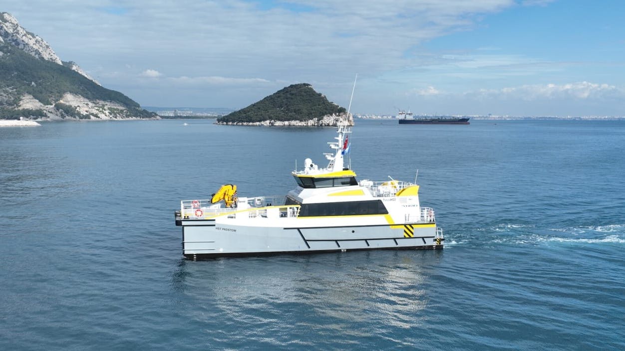 damen delivers third fcs 2710 hybrid vessel to purus