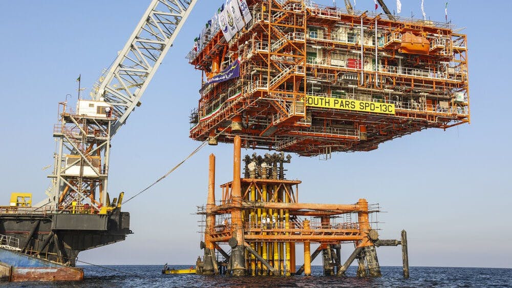 The HL5000 barge installed the 2,500-ton Platform 13C at the South Pars Phase 13 complex in the Persian Gulf. (Photo from 2020)