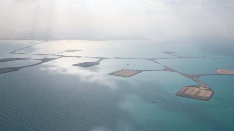 Saudi Aramco said its objective in developing the Manifa oil field was to produce 900,000 bbl/d of Arabian heavy crude oil. By July 2013, the project&rsquo;s first milestone of 500,000 bbl/d was achieved.