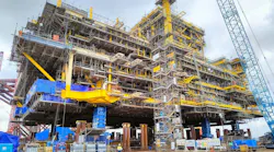 Malaysia Marine and Heavy Engineering, responsible for the construction of the Kasawari platform processing module for the project, turned to Sarens in 2022 to lift the fabricated structure, weighing about 21,000 tons, using a set of eight CS5000 hydraulic jacks to facilitate its loading to its final location.