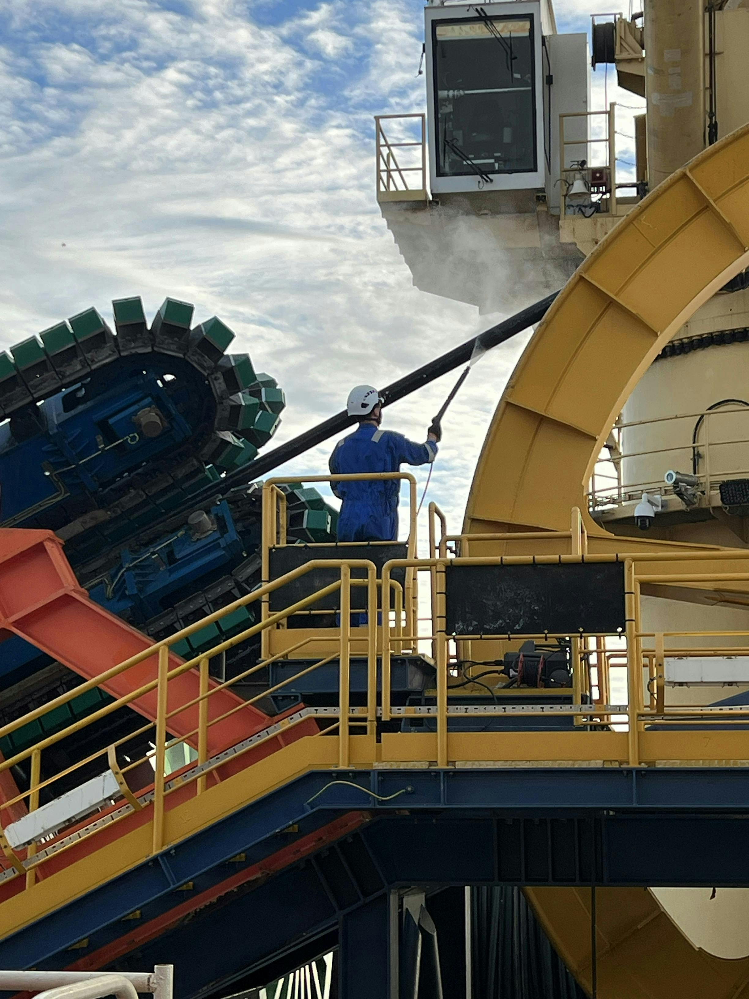 Decommissioning operations on the Wheeled Horizontal Lay System Decommissioning operations on the Wheeled Horizontal Lay System