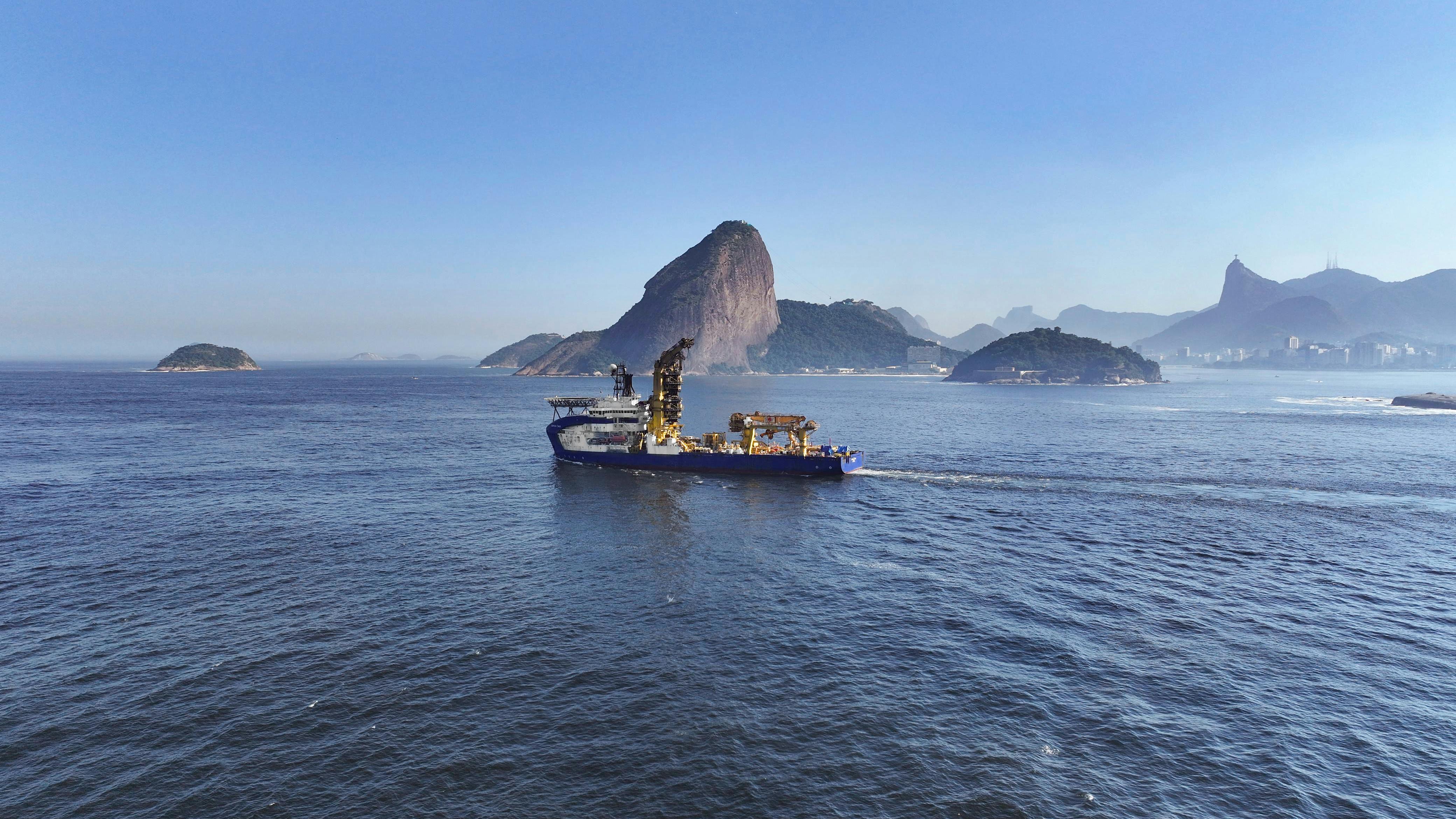 The pipelay support vessel Sapura &Ocirc;nix operates offshore Brazil.