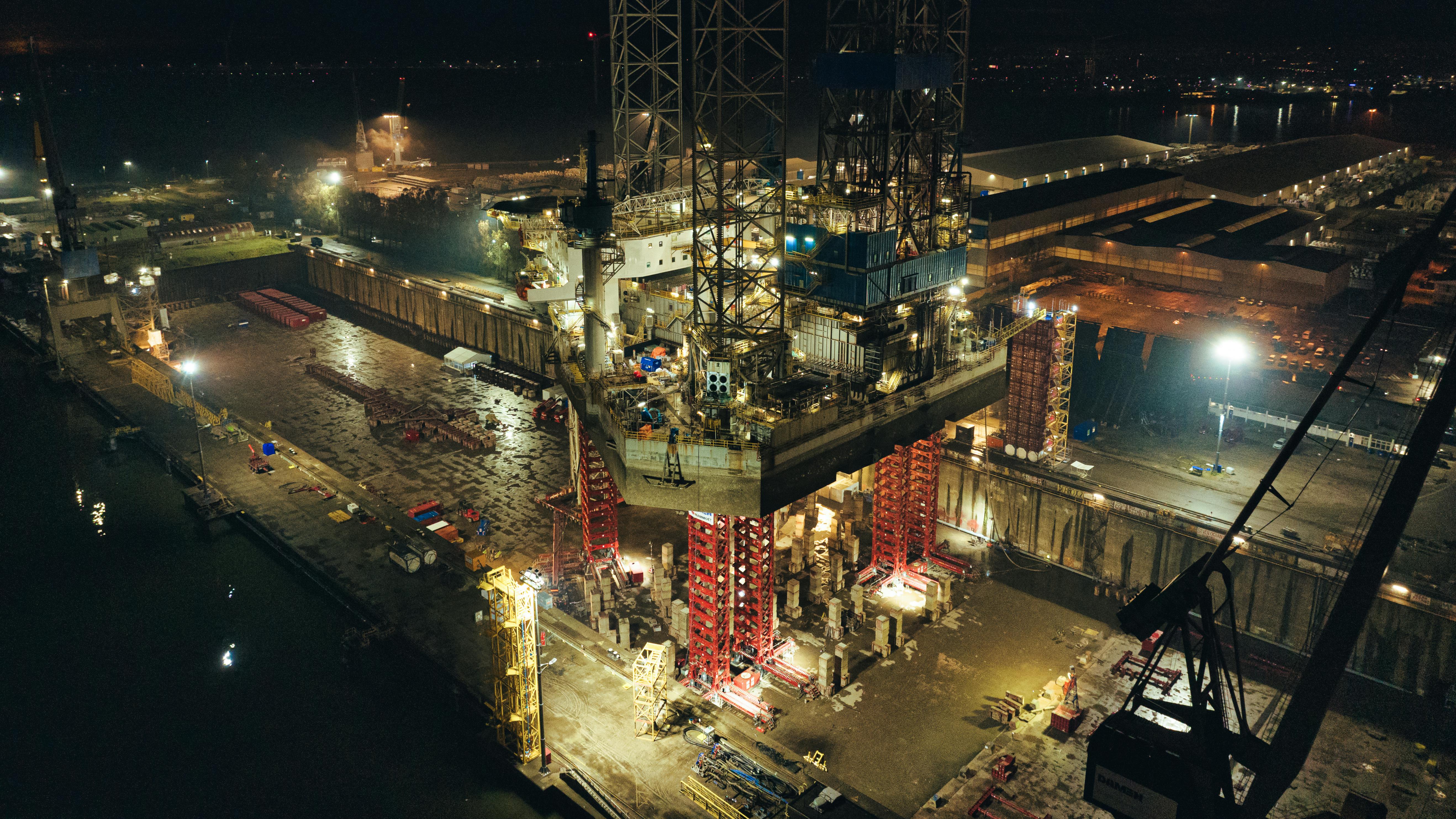 Mammoet says that repair work on Noble Regina Allen jackup was accomplished in three months using its Mega Jack 5200 system.