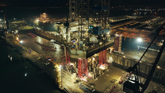 Mammoet says that repair work on Noble Regina Allen jackup was accomplished in three months using its Mega Jack 5200 system.
