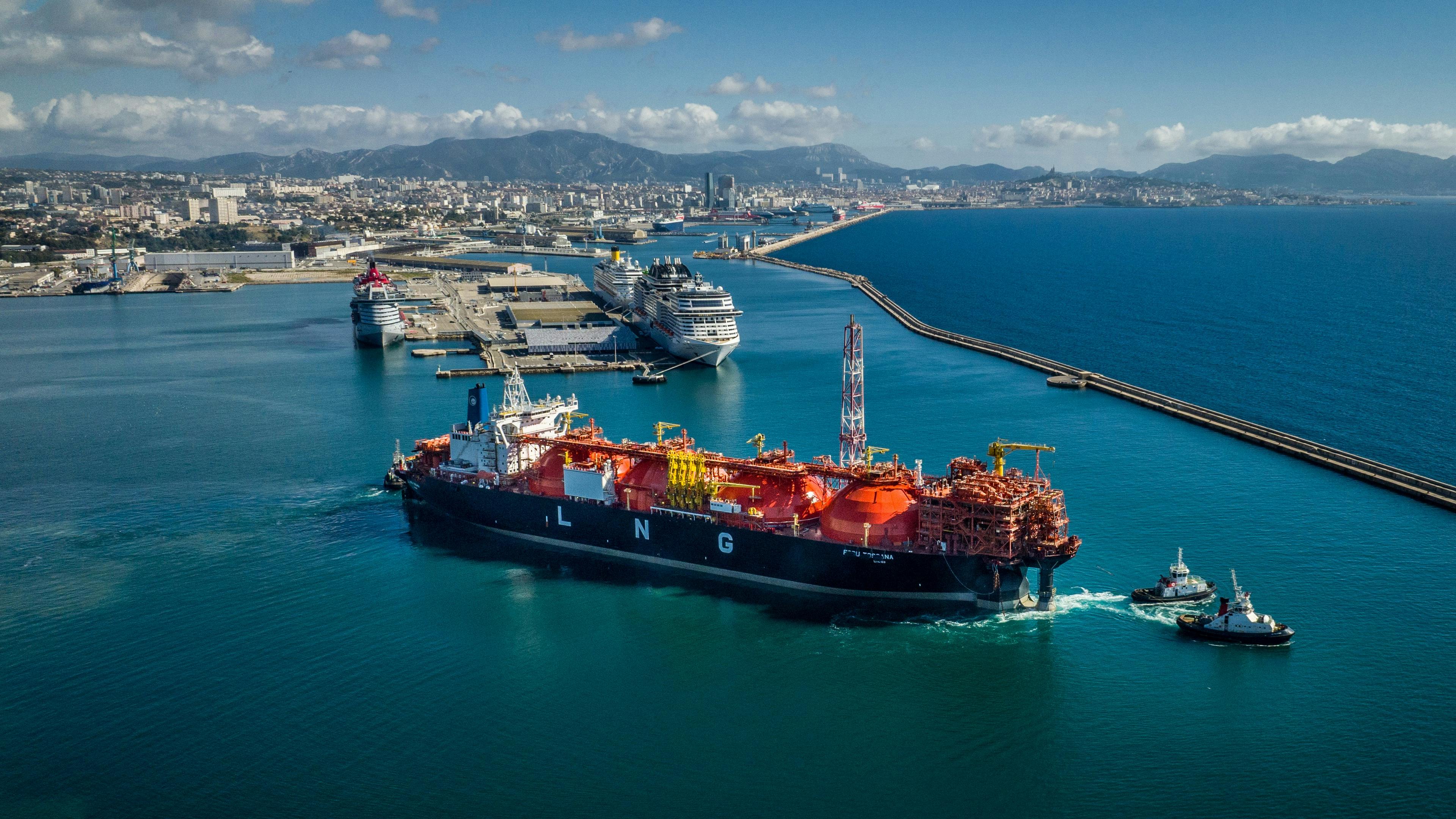 FSRU Toscana offshore Italy back in service