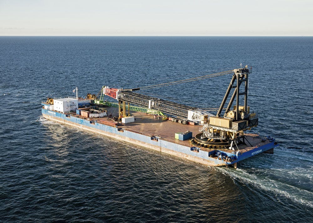 crane barge Conquest MB1 crane barge Conquest MB1