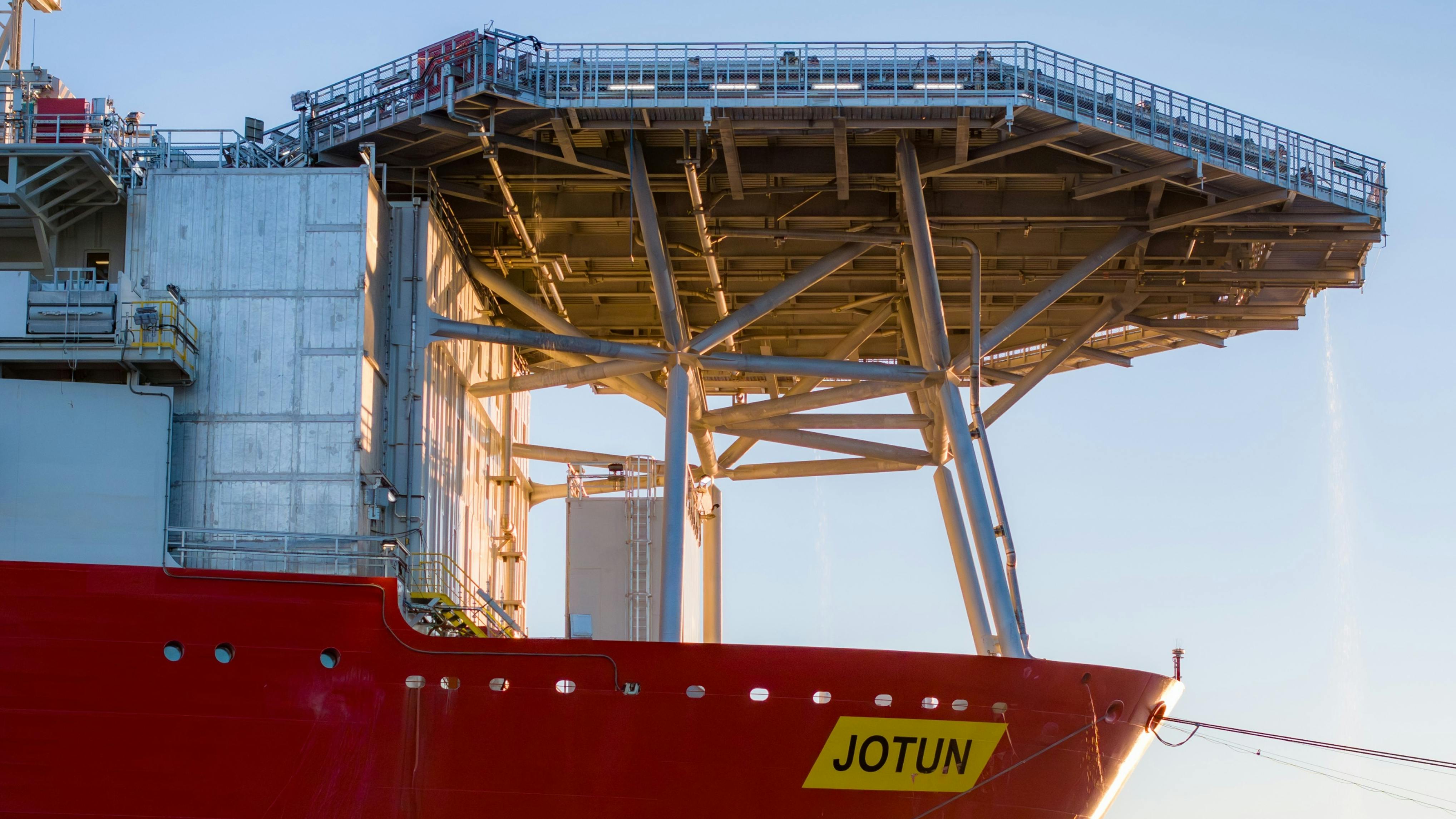 Jotun FPSO starts sail away to the Balder field