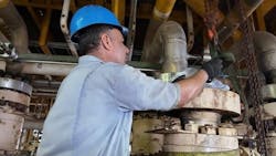 Technician performs overhaul of Phase 12 platforms in South Pars Technician performs overhaul of Phase 12 platforms in South Pars