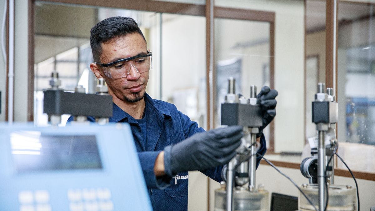 Fugro lab worker working with equipment.