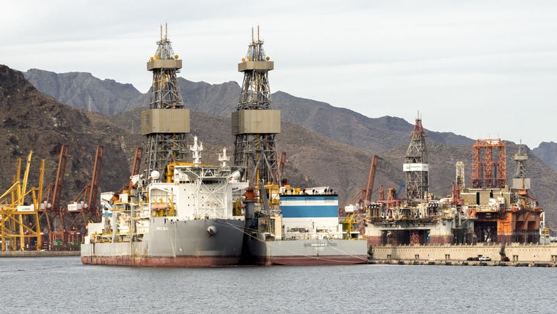 Transocean looks to divest five stacked rigs