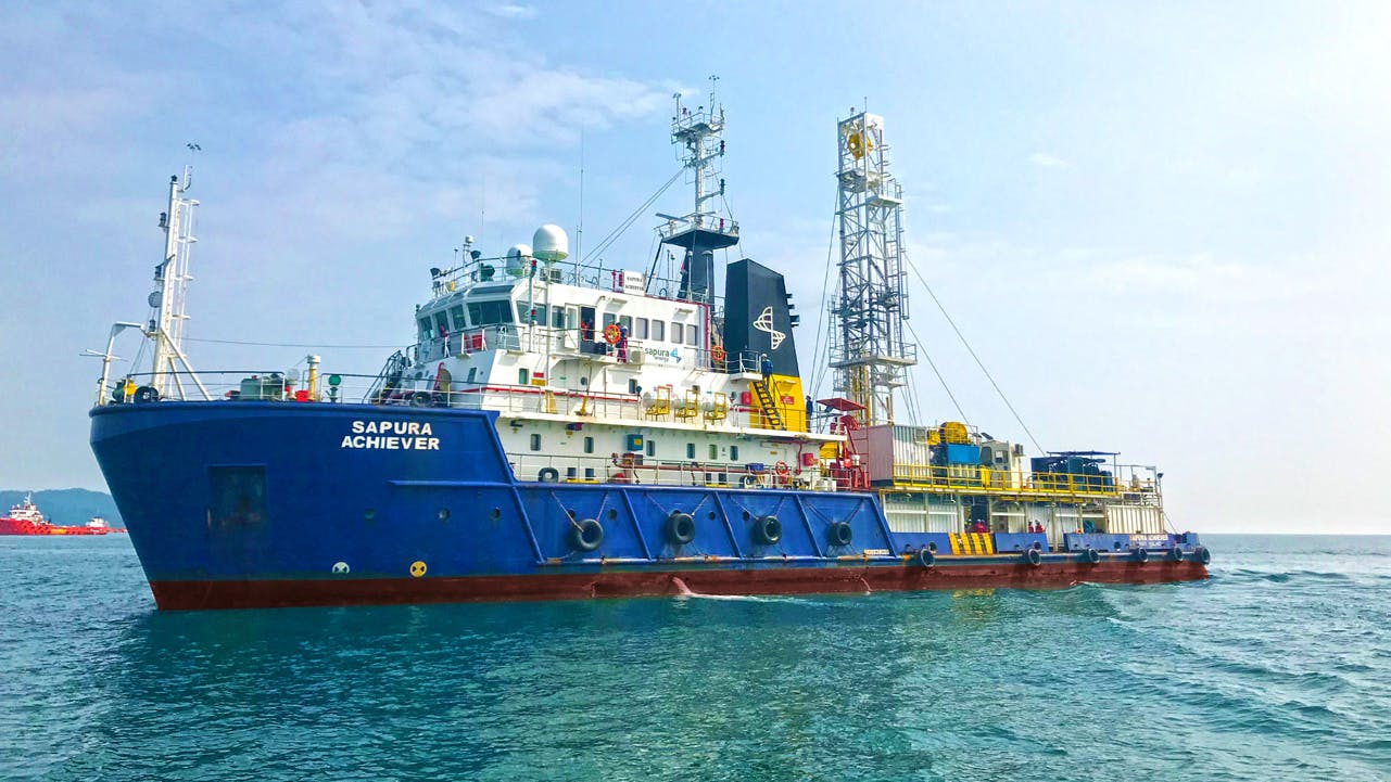 Sapura Achiever dive support vessel