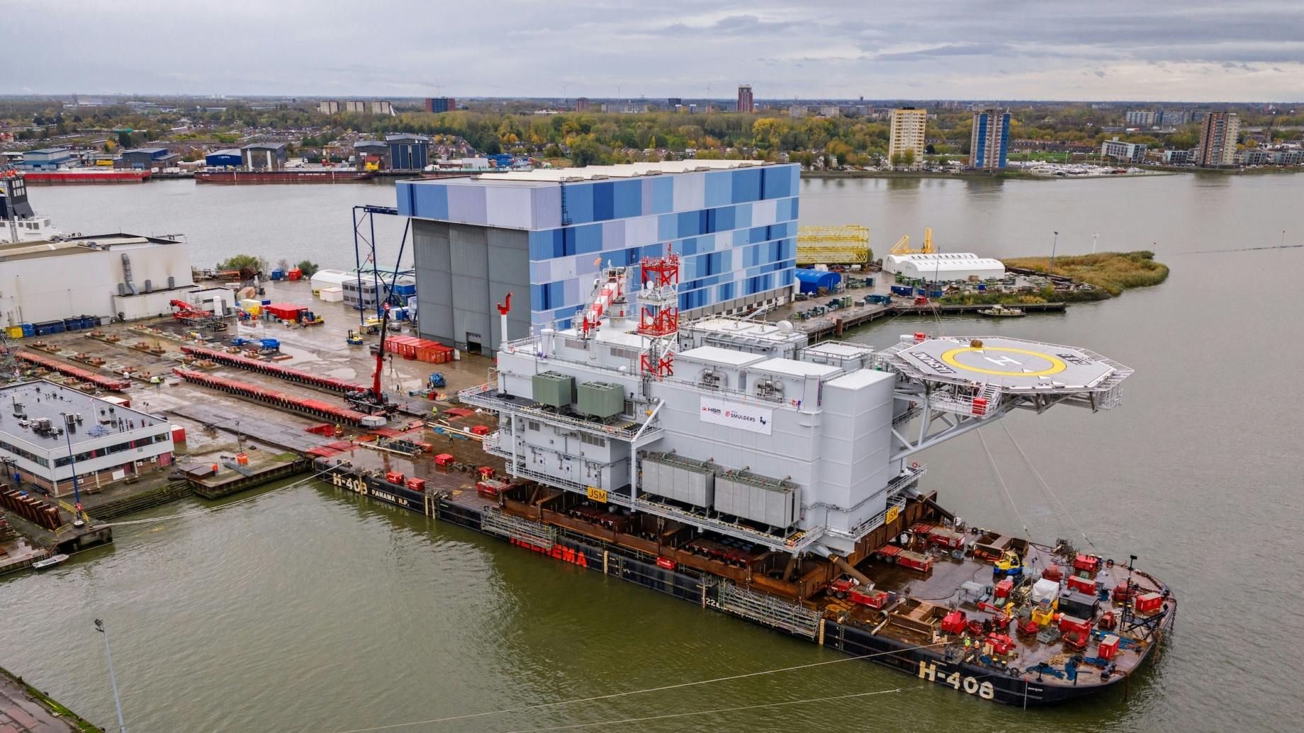 Loadout of topside for OSS Jasmund project