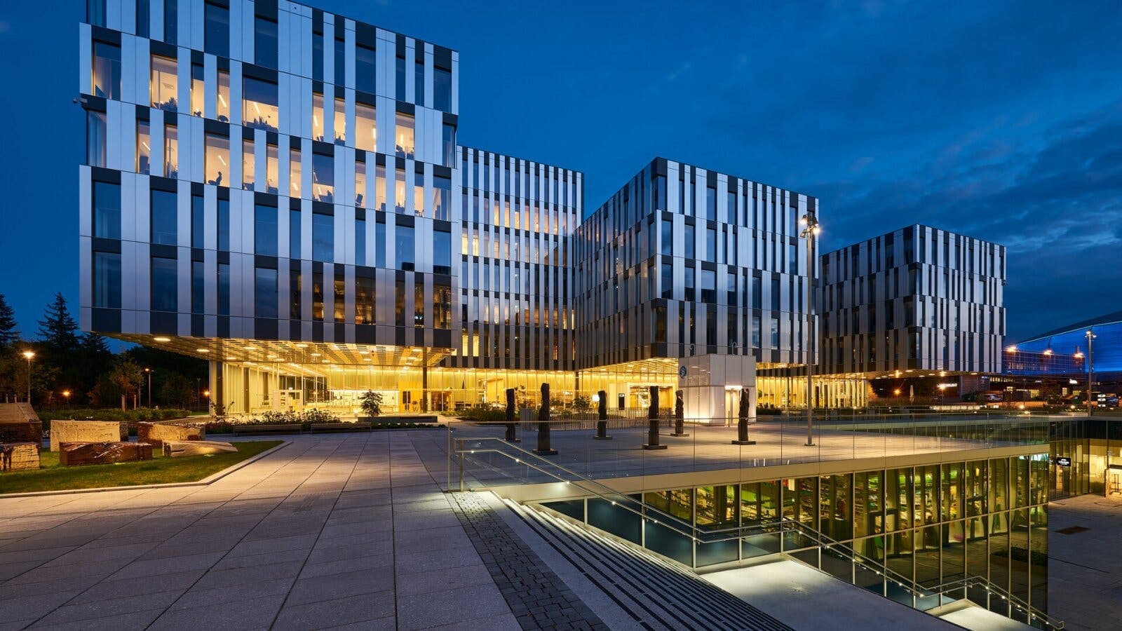 Aker Solutions cuts costs and adjusts workforce Aker Solutions cuts costs and adjusts workforce