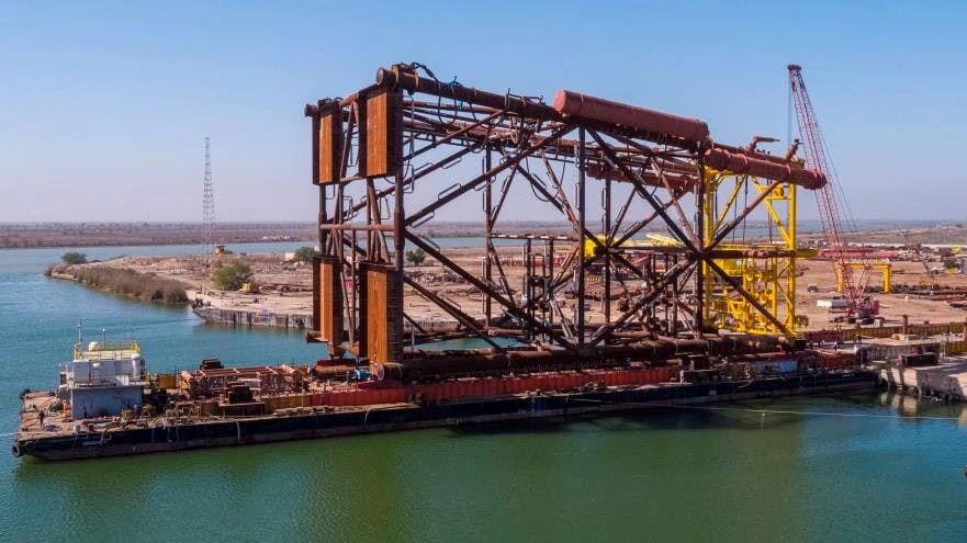 Farzad field jacket heads for Iran-Saudi offshore border