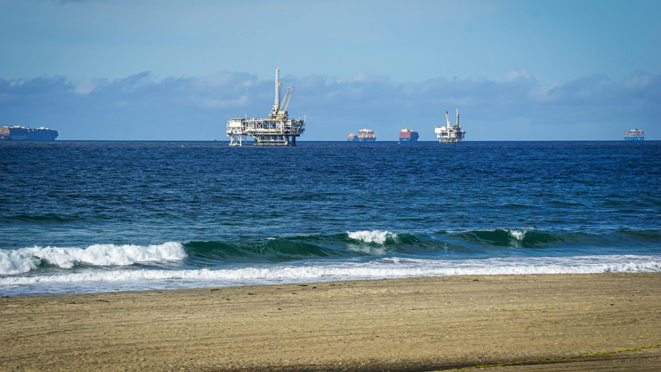 Hydrocarbons battle brewing offshore California