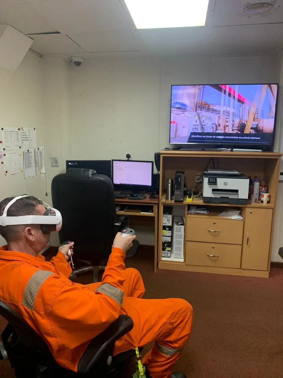 virtual reality headset for offshore training virtual reality headset for offshore training