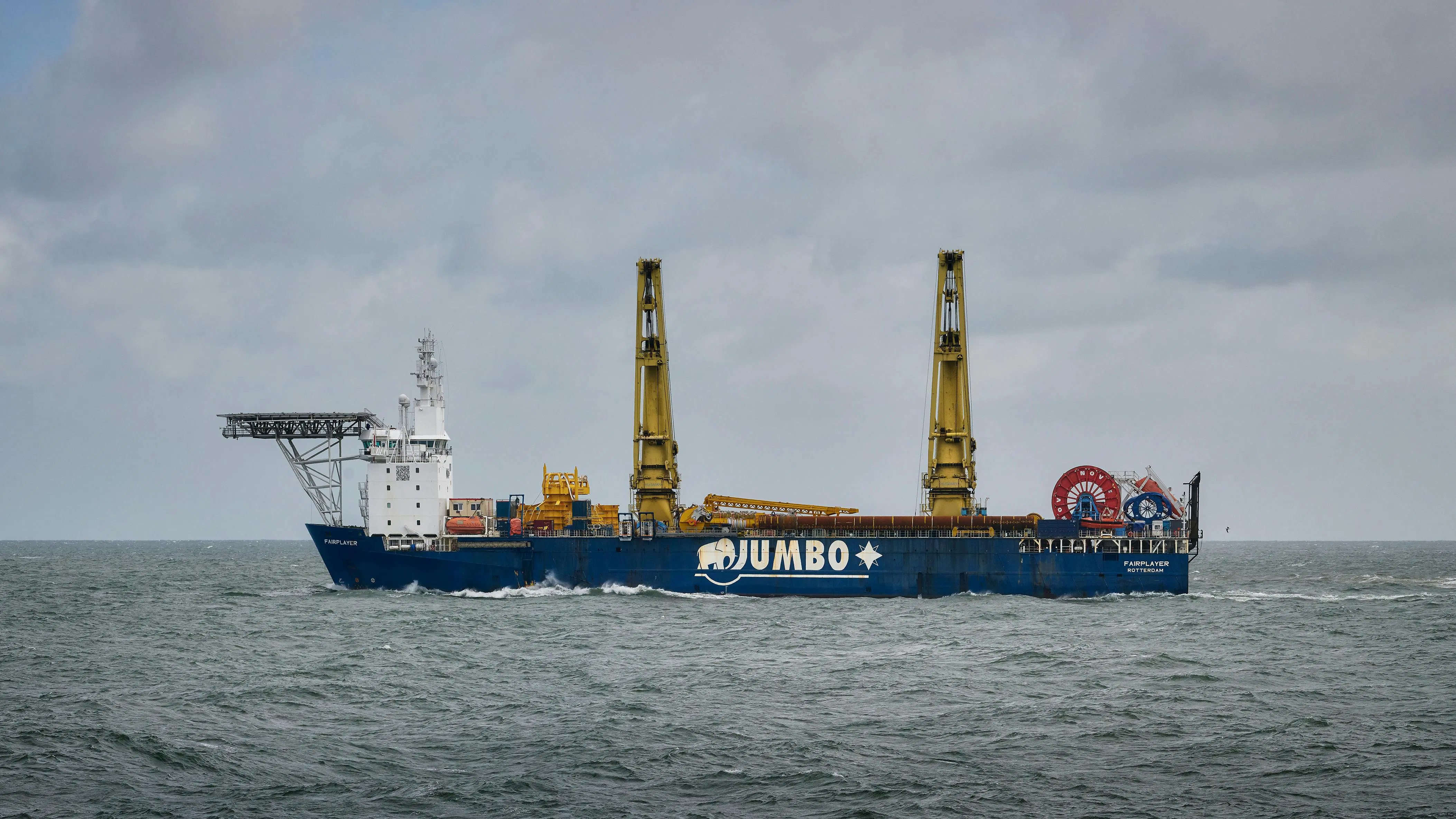 Jumbo’s heavy-lift vessel Fairplayer Jumbo’s heavy-lift vessel Fairplayer