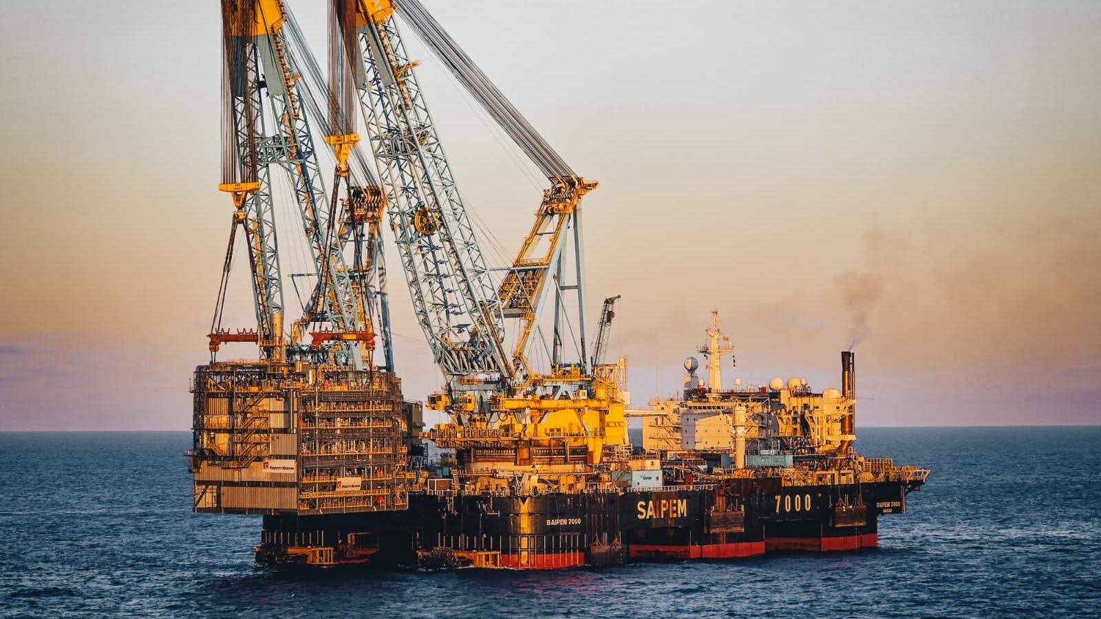 s7000 crane vessel working on Bouri project