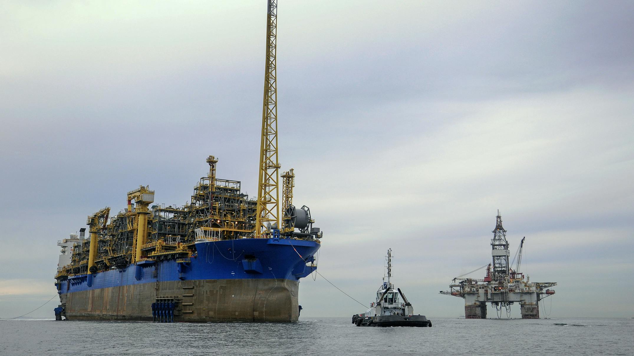 FPSO heads to its offshore production basin