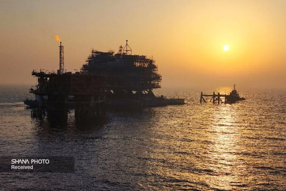 Giant Persian Gulf oil platform installed
