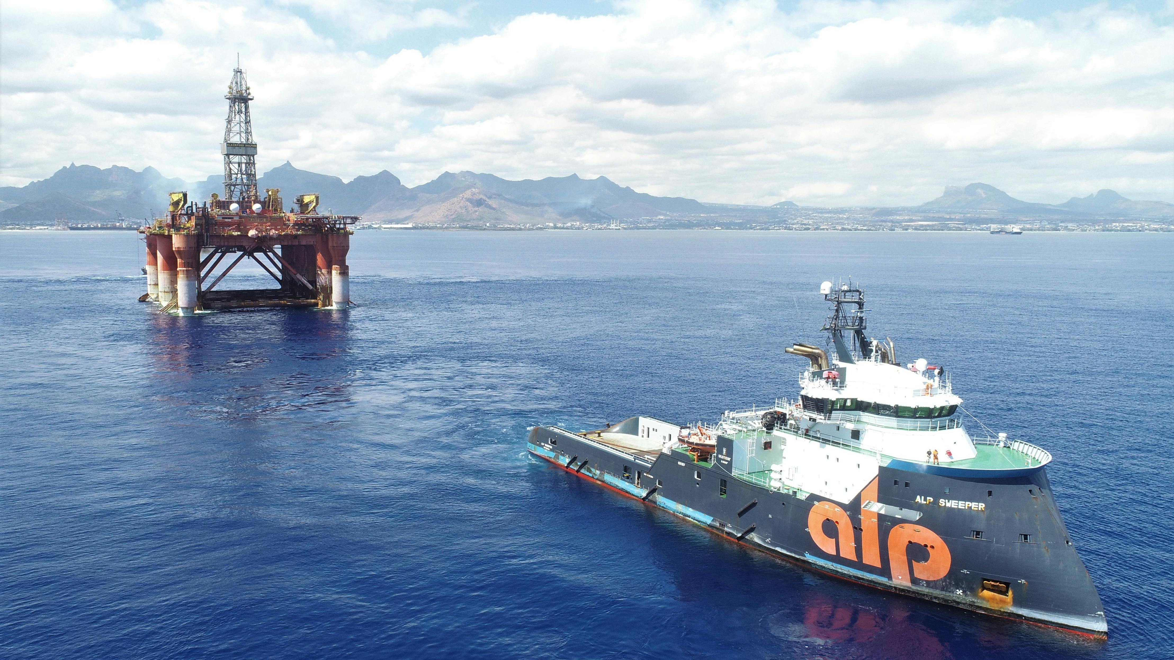 Oil India has extended its contract with Dolphin Drilling for the semisubmersible rig Blackford Dolphin offshore eastern India until October