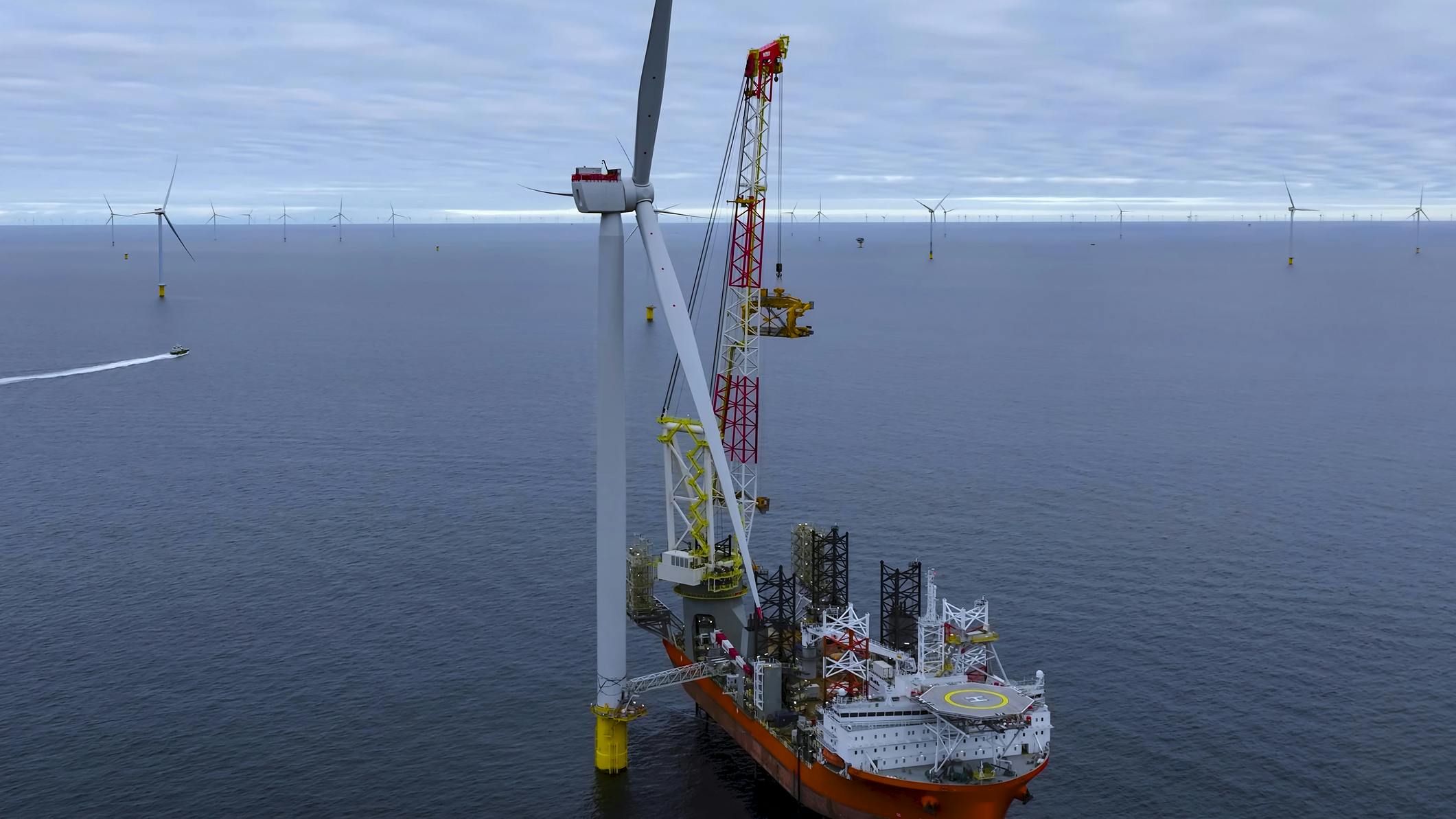 Installation vessel with turbine under construction