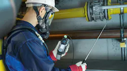 Technician performs gas monitoring with X-am 8000
